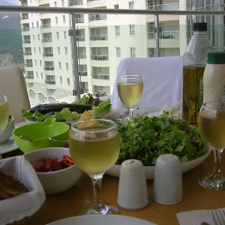 Goldcity Westapartments * Kargicak